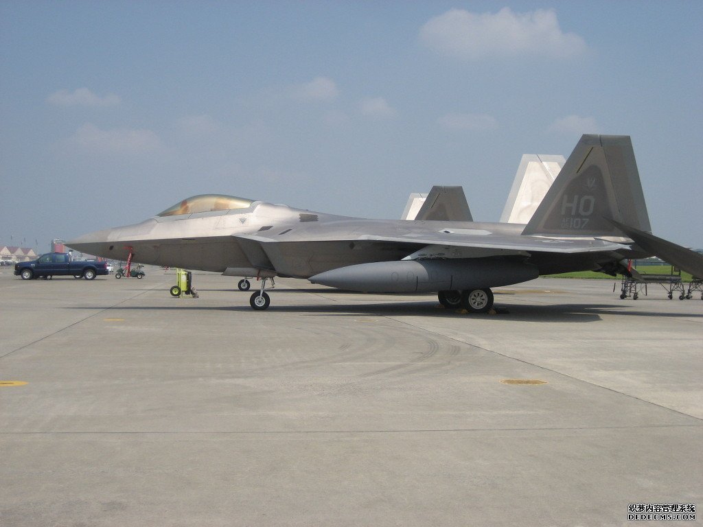 美军最后一架“猛禽”战机下线交付使用